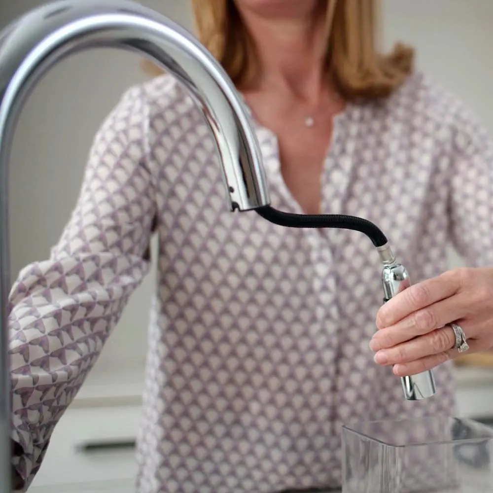 woman using the quel ultra pull out spray